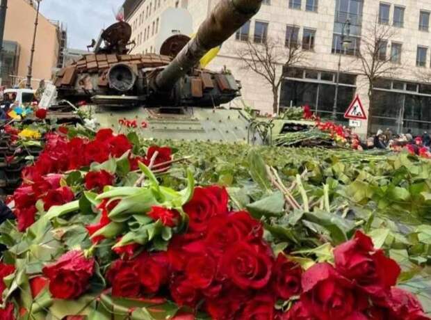 Русский танк, даже разбитый, остается грозным оружием