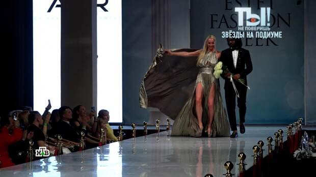 Волочкова едва не рухнула с подиума на модном показе