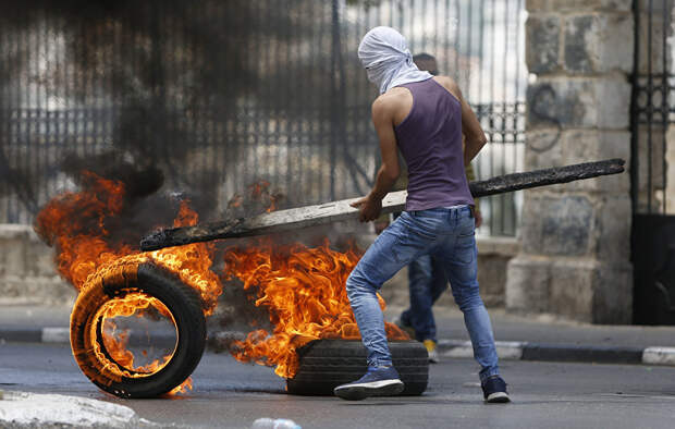 Столкновения палестинцев и израильских военных в городе Вифлеем