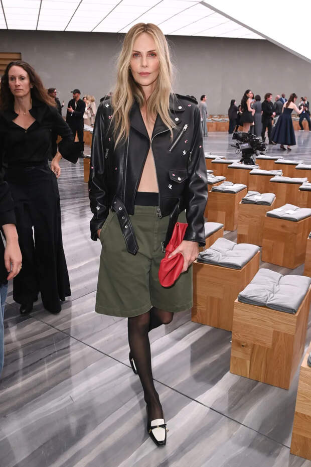 Неделя моды в Париже: Памела Андерсон, Дженнифер Лоуренс и Джонни Депп Неделя моды в Париже: Памела Андерсон, Дженнифер Лоуренс и Джонни Депп