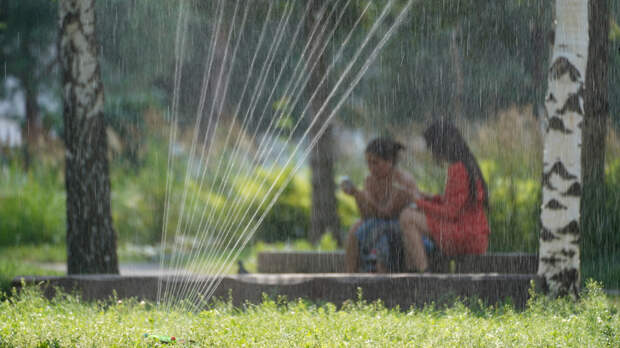 От града до изнуряющей жары: Россию накрывают погодные аномалии