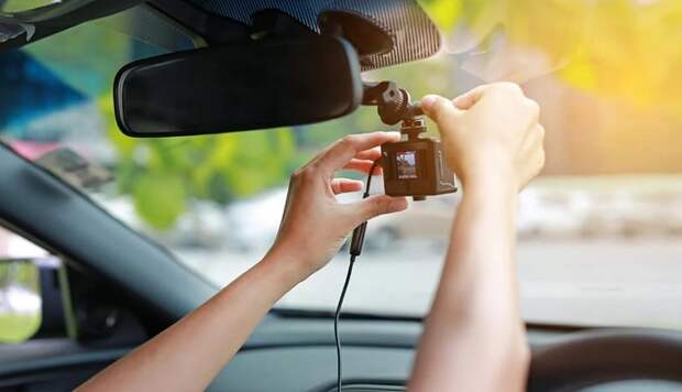 Видеорегистратор на сильной жаре может выйти из строя/ Фото: hyperauto.ru