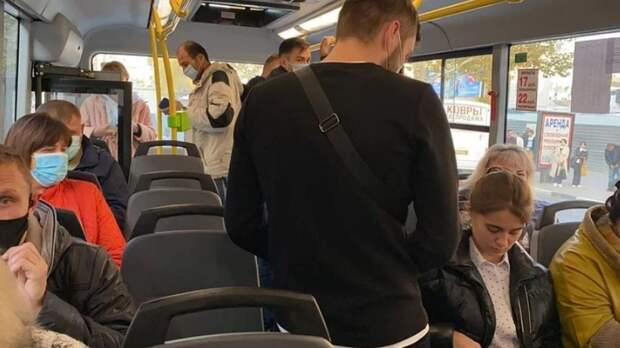 За день в Симферополе оштрафовали 12 человек без масок