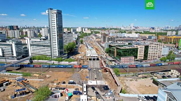 Путепровод через пути МЦД-1 на улице Барклая построили на 70%