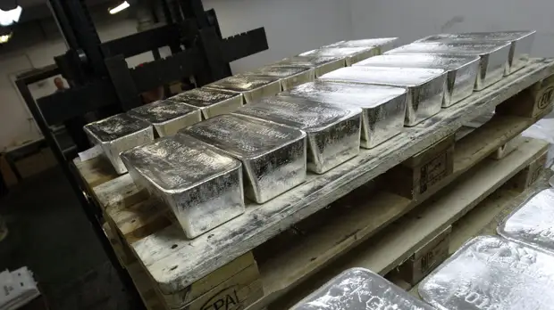 Заражённый металл: почему мировые цены на серебро достигли 11-летнего минимума