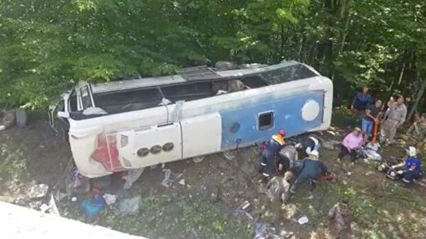На Кубани автобус с туристами попал в ДТП, два человека погибли