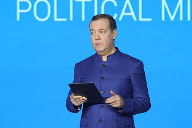 В честь Дня России Дмитрий Медведев включил Украину в состав страны