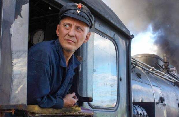 Почему будка машиниста была расположена в самом конце состава, а не спереди Почему будка машиниста была расположена в самом конце состава, а не спереди