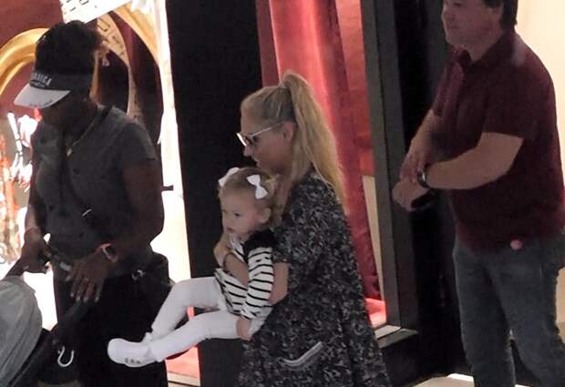 «Они в таком восторге»: 44-летняя Анна Курникова и 50-летний Энрике Иглесиас готовятся к появлению четвертого ребенка