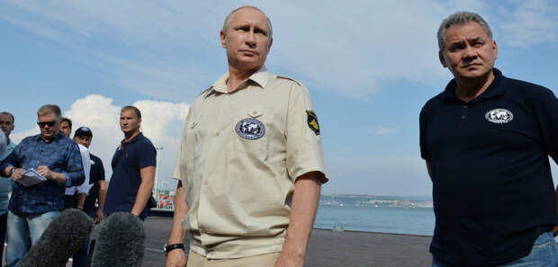Владимир Путин и Сергей Шойгу в Крыму