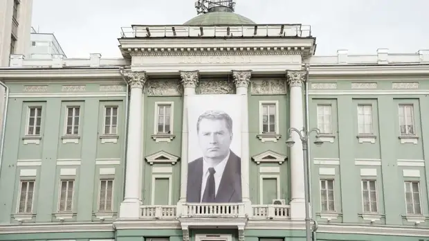 Депутат Госдумы Картаполов назвал политическое предвидение главным даром Жириновского