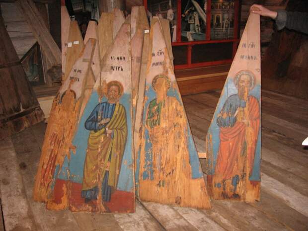 Нацпарк «Кенозерский» передал на реставрацию расписной потолок XIX века в Петербург