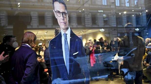 БЫЛО БЫ СТРАННО, ЕСЛИ БЫ ПУТИН ПРИВЕТСТВОВАЛ СТУББА. ПОСКОЛЬКУ ОН – БОЛЬШАЯ ГОЛОВНАЯ БОЛЬ ДЛЯ НАШИХ ЛЮБИТЕЛЕЙ ГРОЗИТЬ ЗАПАДУ КУЛАКОМ И ЧЕРТИТЬ "КРАСНЫЕ ЛИНИИ". ФОТО: IMAGO VESTA/GLOBALLOOKPRES