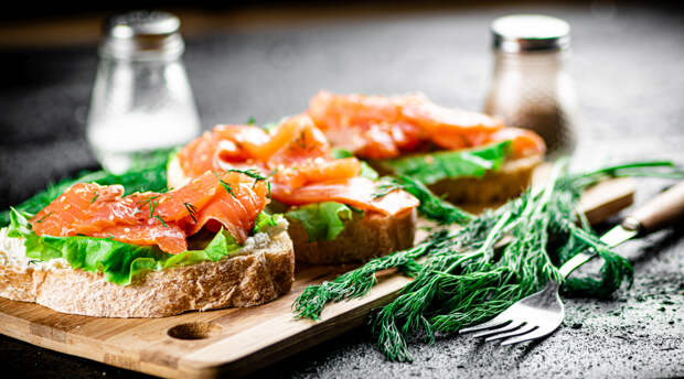 Если к вам нечаянно нагрянули гости: 5 рецептов быстрых закусок