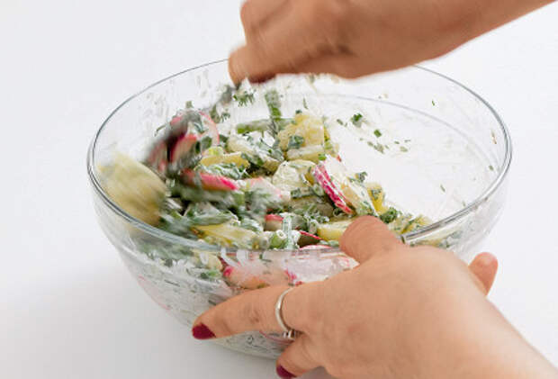 Фото приготовления рецепта: Гравлакс с картофельным салатом - шаг 6