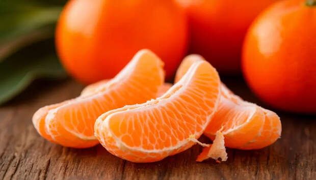 Не выкидывайте мандариновые шкурки: залейте их уксусом и получите средство, которое заменит всю бытовую химию