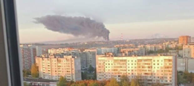 В Ярославле загорелся НПЗ. Власти заверяют, что атак БПЛА не было