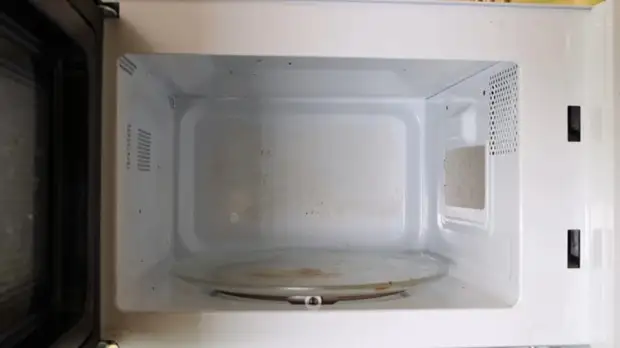 Как за 5 минут почистить микроволновую печь