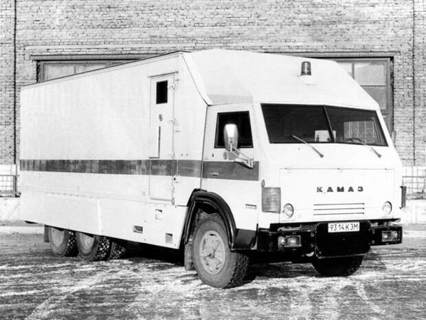 Самый суровый: КамАЗ 53213 Самый суровый: КамАЗ 53213 Бронеавтомобили, броневик, инкасатр