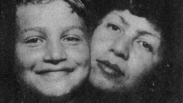 Певец Леонид Агутин сообщил о смерти своей матери