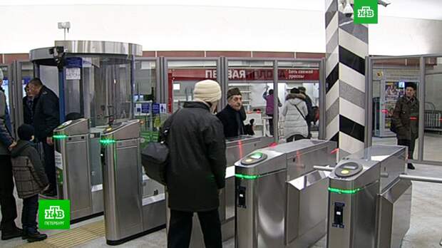 Петербургский метрополитен преподносит подарок ветеранам и блокадникам