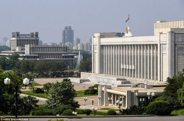 Дворец съездов "Мансудэ", место заседания северокорейского парламента Пхеньян, дворец, ким чен ын, лидер партии, лидеры государств, резиденция, репортаж, северная корея