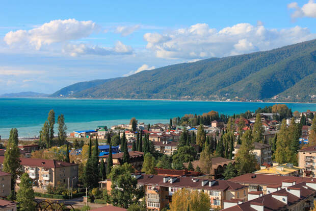 АТОР: самым дешевым направлением для отдыха на море в конце мая является Абхазия