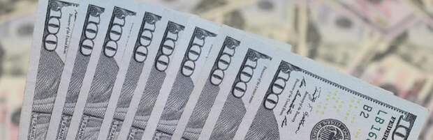 Доллар снова упал на торгах в Казахстане