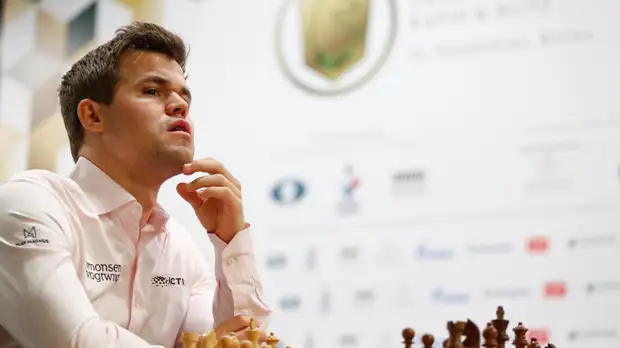 Карлсен единолично возглавил таблицу ЧМ по блицу
