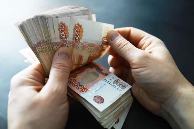 Аналитик Федюкович: повышение МРОТ не приведет к всеобщему росту зарплат россиян