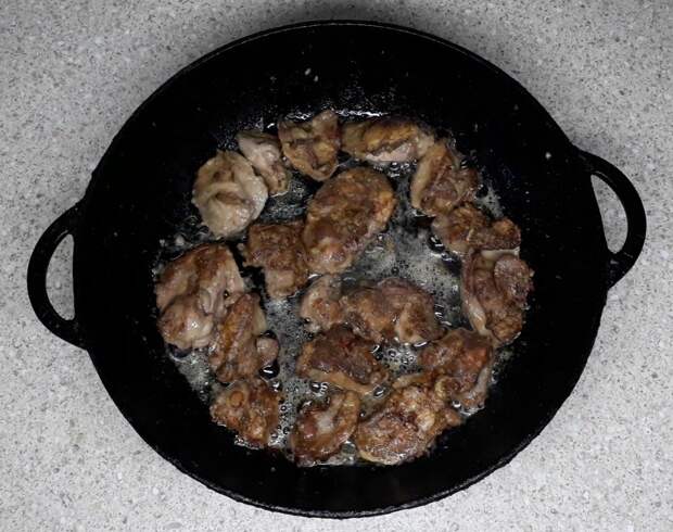 Сегодня хочу приготовить одно из самых моих любимых блюд из куриной печени, встречайте, печень по-берлински.-3