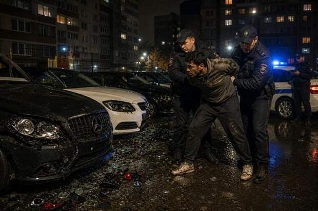 В Санкт-Петербурге ночью задержали мигранта, устроившего погром во дворе: пострадали семь иномарок