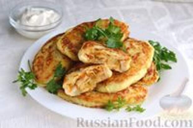 Фото к рецепту: Картофельные зразы с капустой и беконом