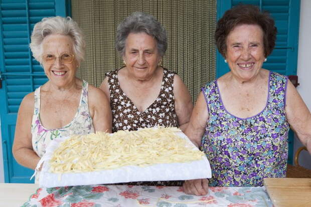 Итальянские бабушки охотно воспитывают внуков.