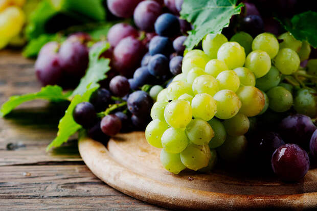 Гастроэнтеролог Утюмова назвала виноград самой вредной из употребляемых ягод