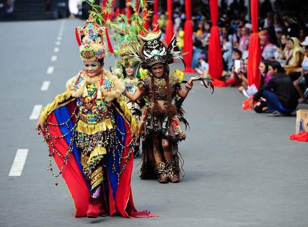 Необычный карнавал в индонезийском Джембере (31)
