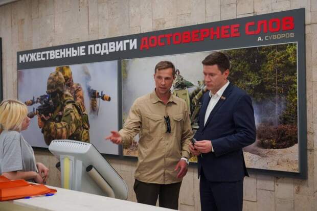 Депутат МГД Козлов высоко оценил организацию работы пункта отбора контрактников. Фото: Александр Авилов