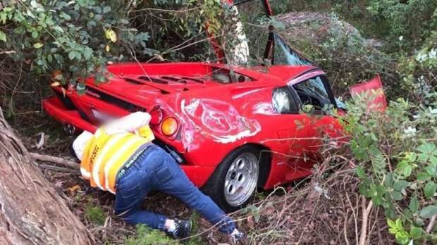 Владелец разбил недавно купленный Lamborghini Diablo на юге Сиднея