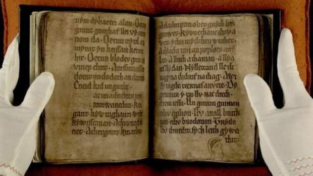 Черная книга из Кармартена.