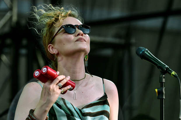 Певица Саша Алмазова предложила создавать песни о любви наперекор ИИ