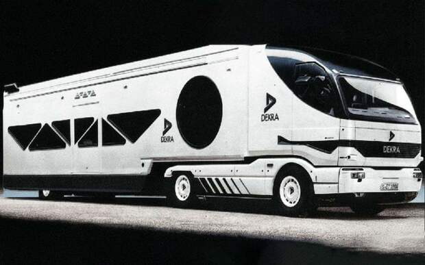 Назад в будущее — на фантастическом грузовике Dekra!