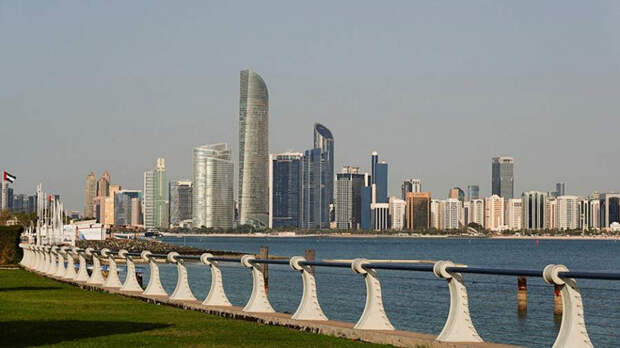 В ОАЭ два человека погибли в результате падения осколков перехваченной ракеты