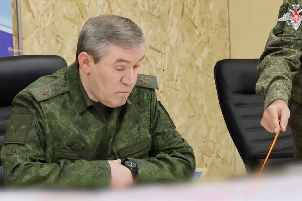 МО РФ: Герасимов провел совещание в пункте управления группировки Центр