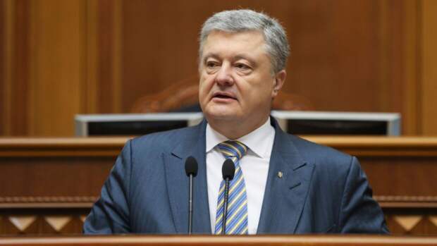 Порошенко обвинили в контрабанде 42 картин из украинских музеев