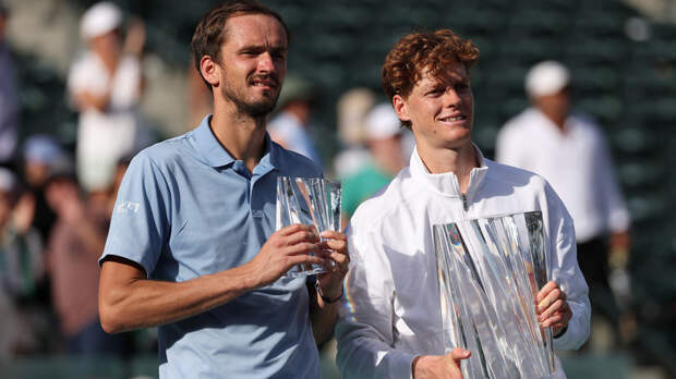 Битвы с титанами: Медведев обыграл Алькараса на «Мастерсе» в Индиан-Уэллсе, но уступил Синнеру в финале