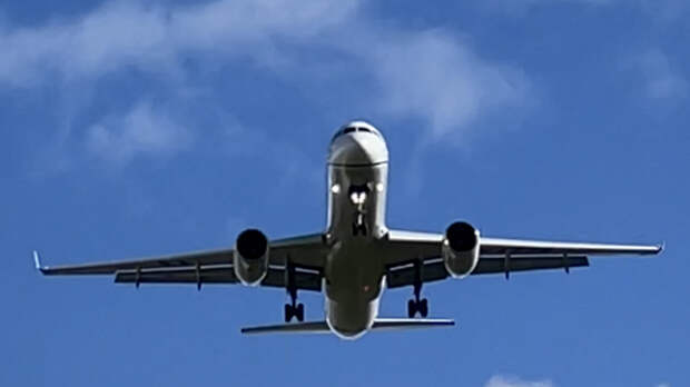 Российские авиакомпании вынуждено меняют маршруты и отменяют рейсы