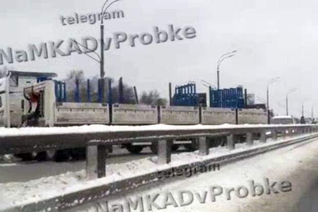 В Москве из-за автомобильной аварии перекрыли Новорязанское шоссе