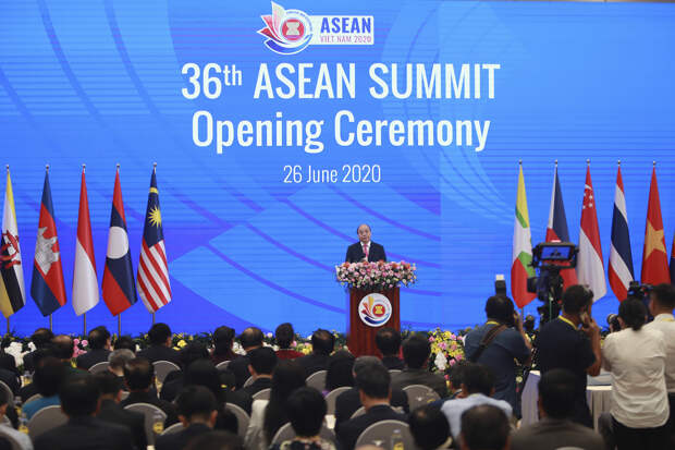 Дипломатия азиатского оленька: АСЕАН в эпоху «новой биполярности»