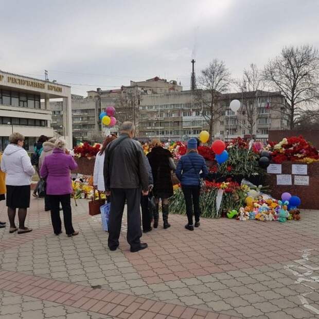 Крым не остался в стороне: в Симферополе почтили память погибших в Кемерове