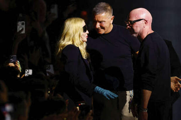 Певица Мадонна пришла на показ с 29-летним бойфрендом Моррисом